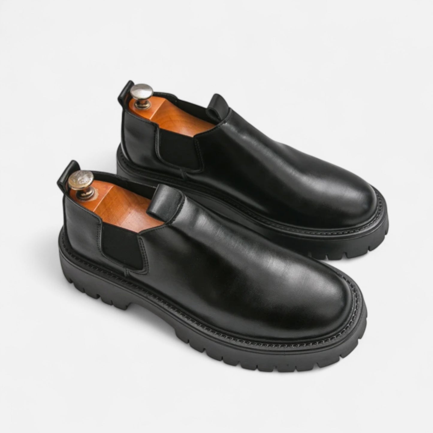 Velclairemode.com | Chaussures Homme en Cuir à Semelle Épaisse – Présence Affirmée, Élégance Robuste