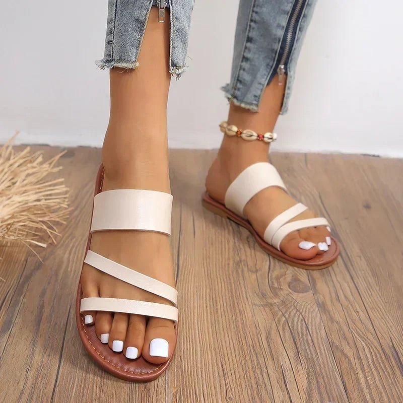 Sandálias rasteiras femininas com tiras cruzadas — casual — verão