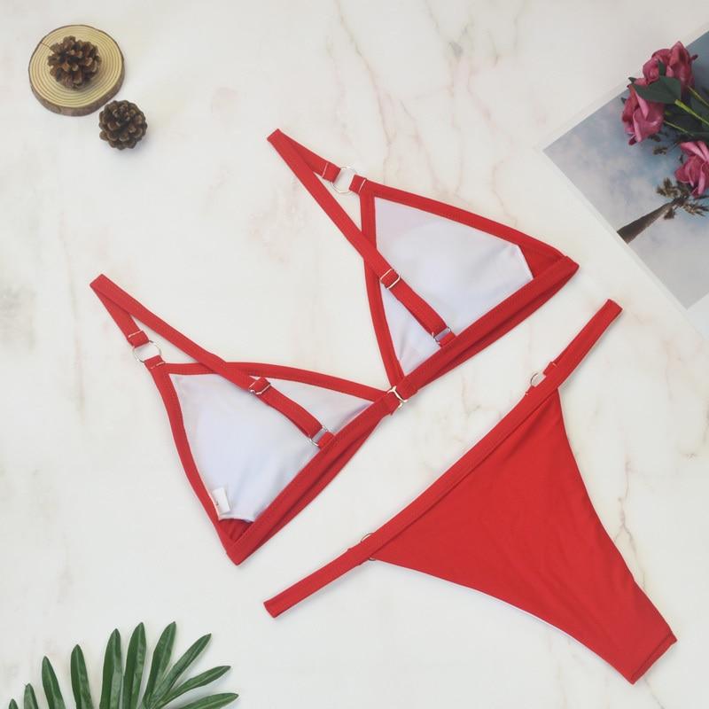 Set bikini triunghi cu bretele reglabile și detalii cu inele
