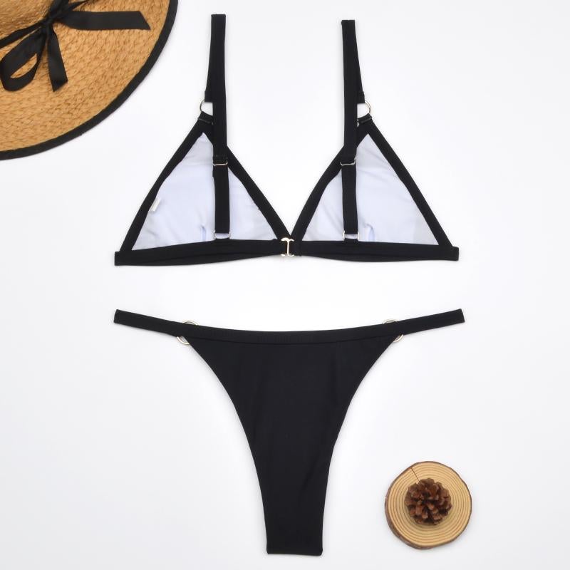 Set bikini triunghi cu bretele reglabile și detalii cu inele