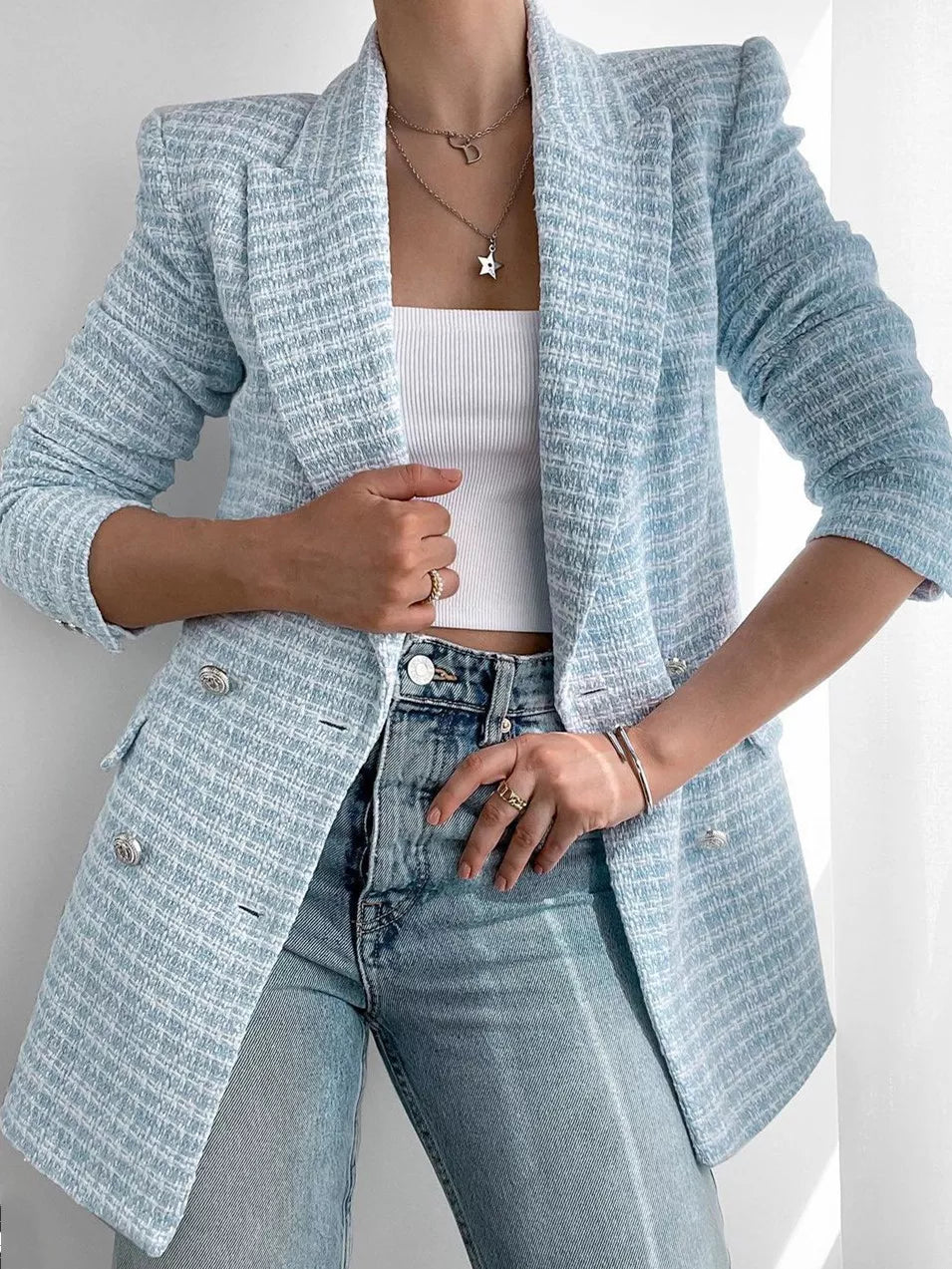 Blazer profesional cruzado elegante de mujer en tweed con corte estructurado