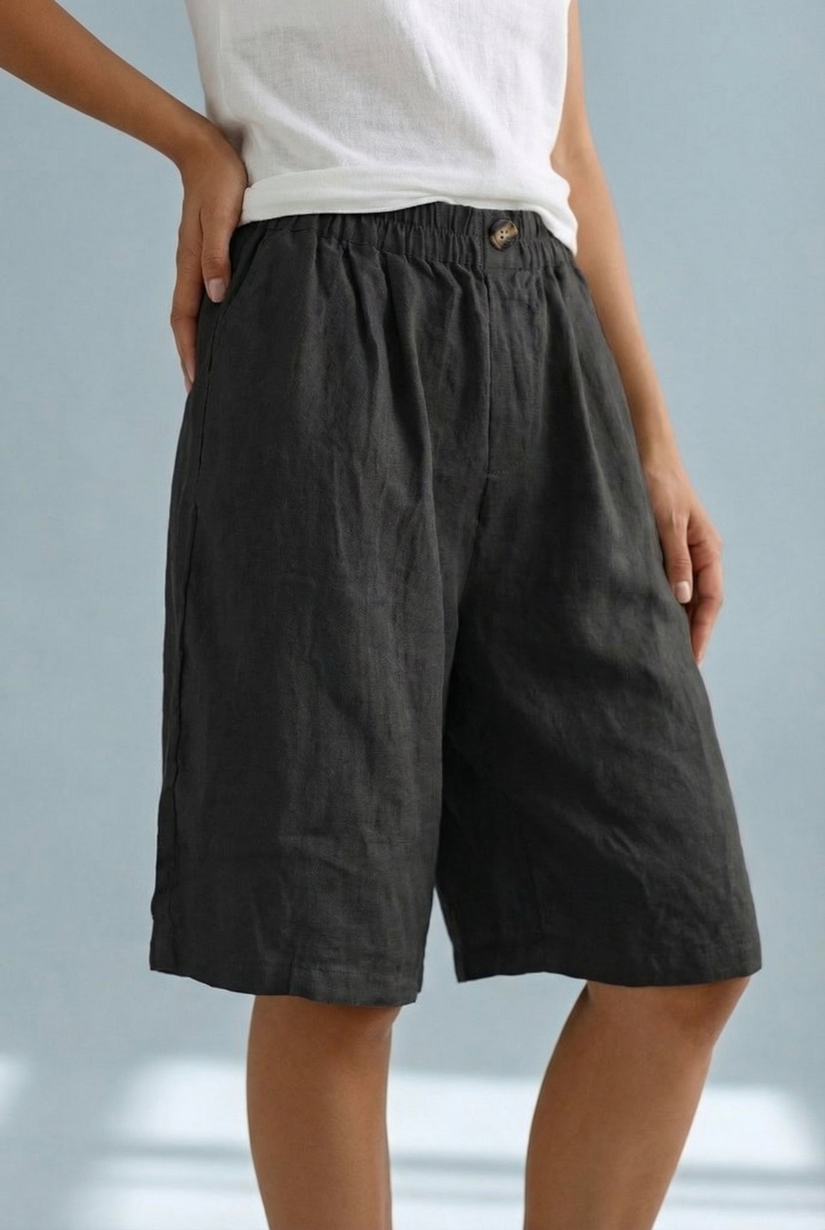 Short Bermuda Femme en Tissu Respirant avec Ceinture Confort et Coupe Large