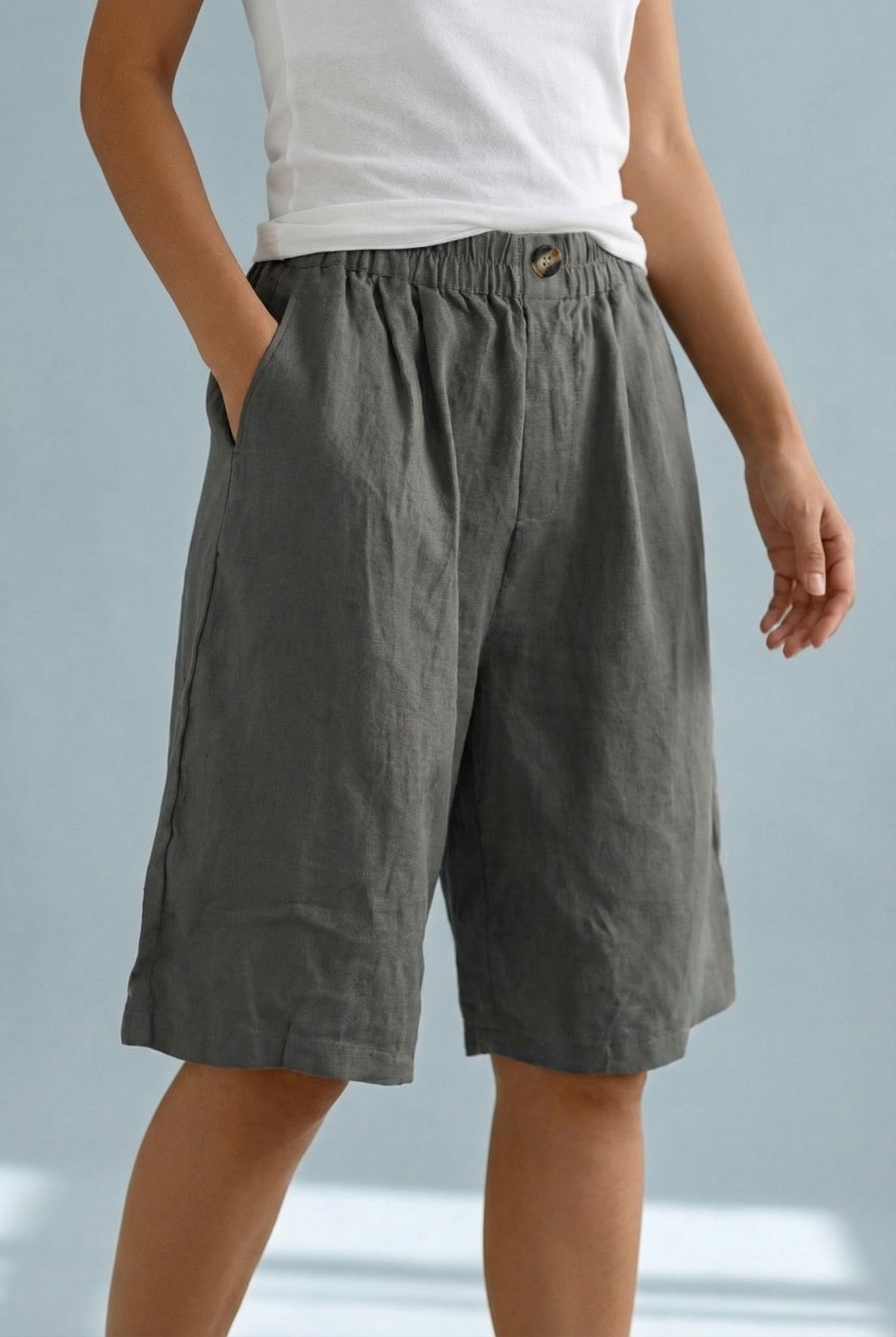 Short Bermuda Femme en Tissu Respirant avec Ceinture Confort et Coupe Large