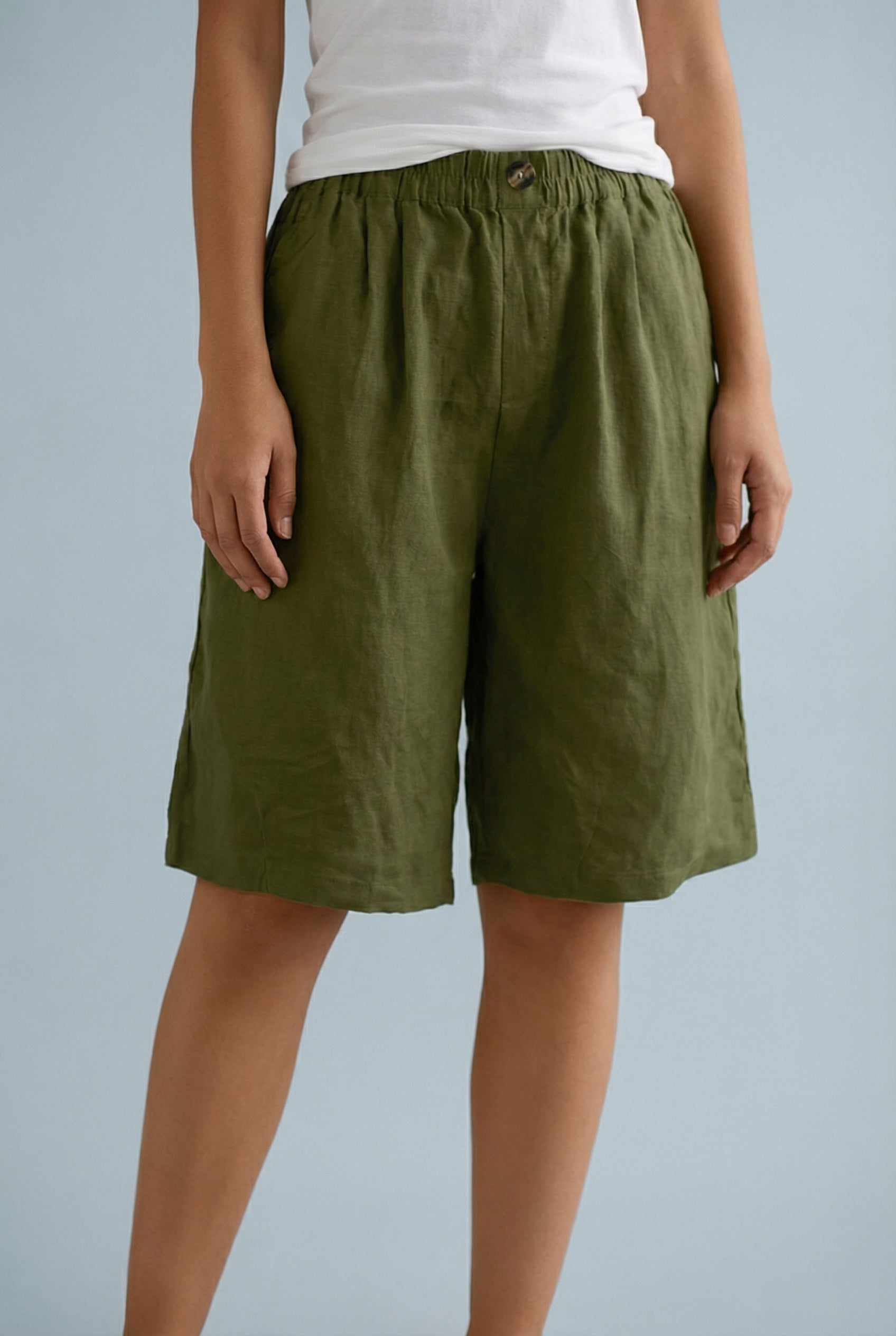 Short Bermuda Femme en Tissu Respirant avec Ceinture Confort et Coupe Large
