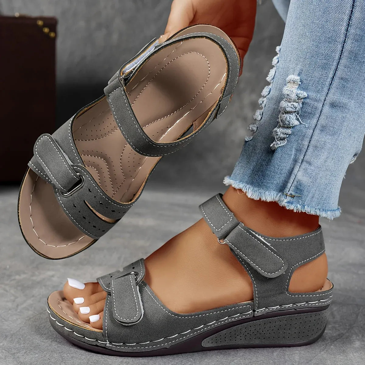 Kilehøjhælede sandaler med justerbare stropper