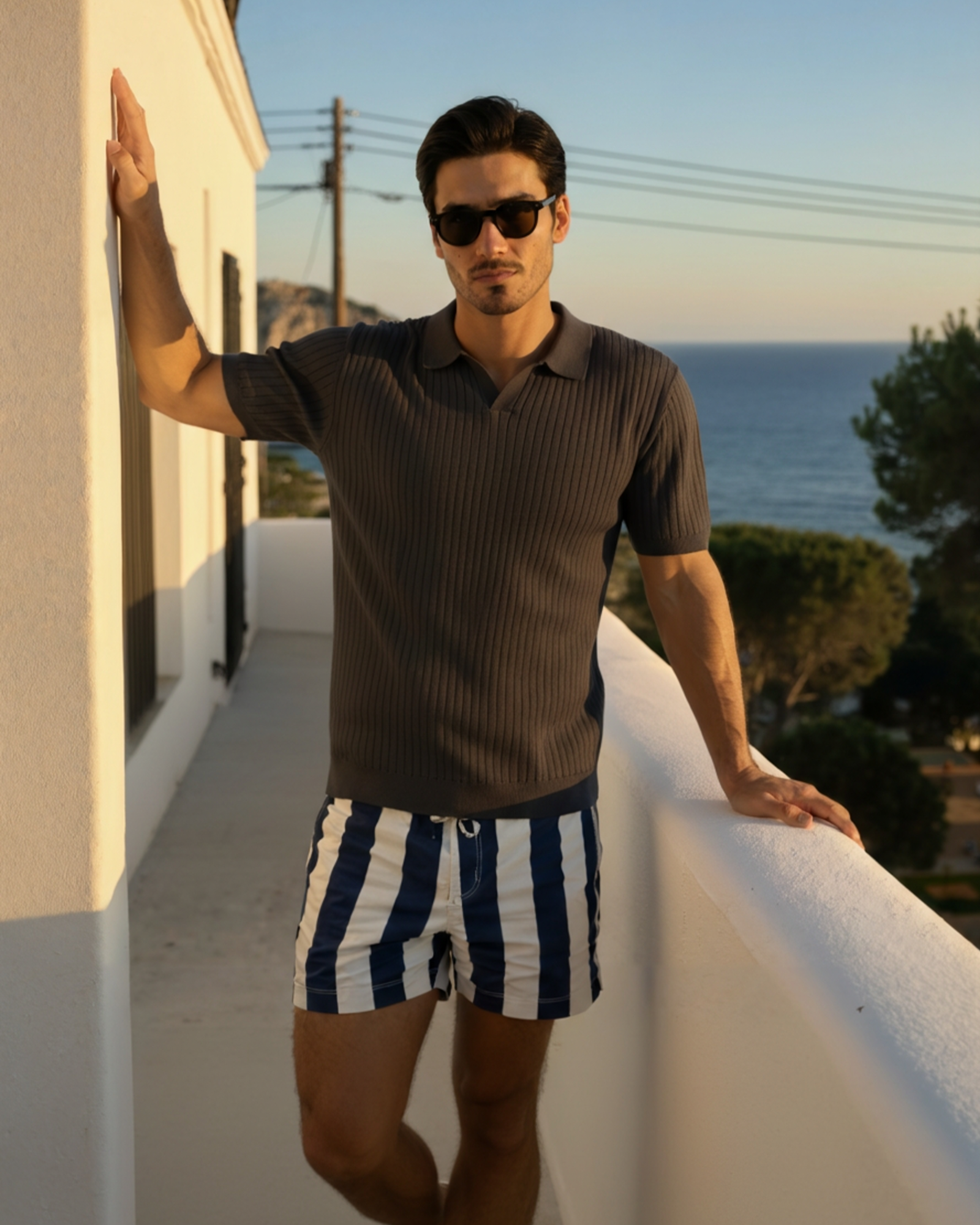 Pánské polo z žebrovaného úpletu s krátkými rukávy a otevřeným límečkem, slim fit