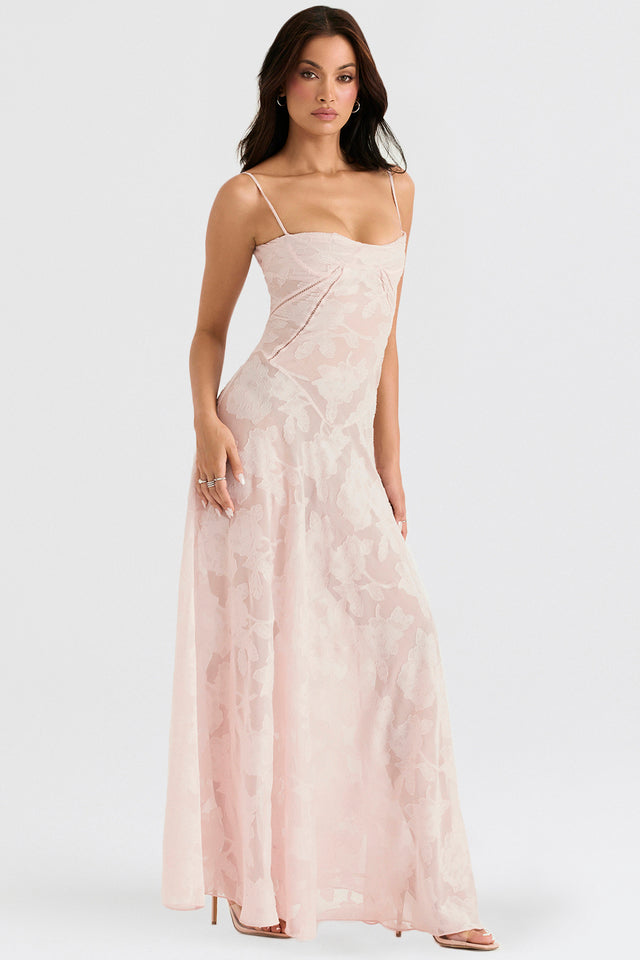 Rochie formală lungă cu model floral brodat și siluetă fluidă fără bretele