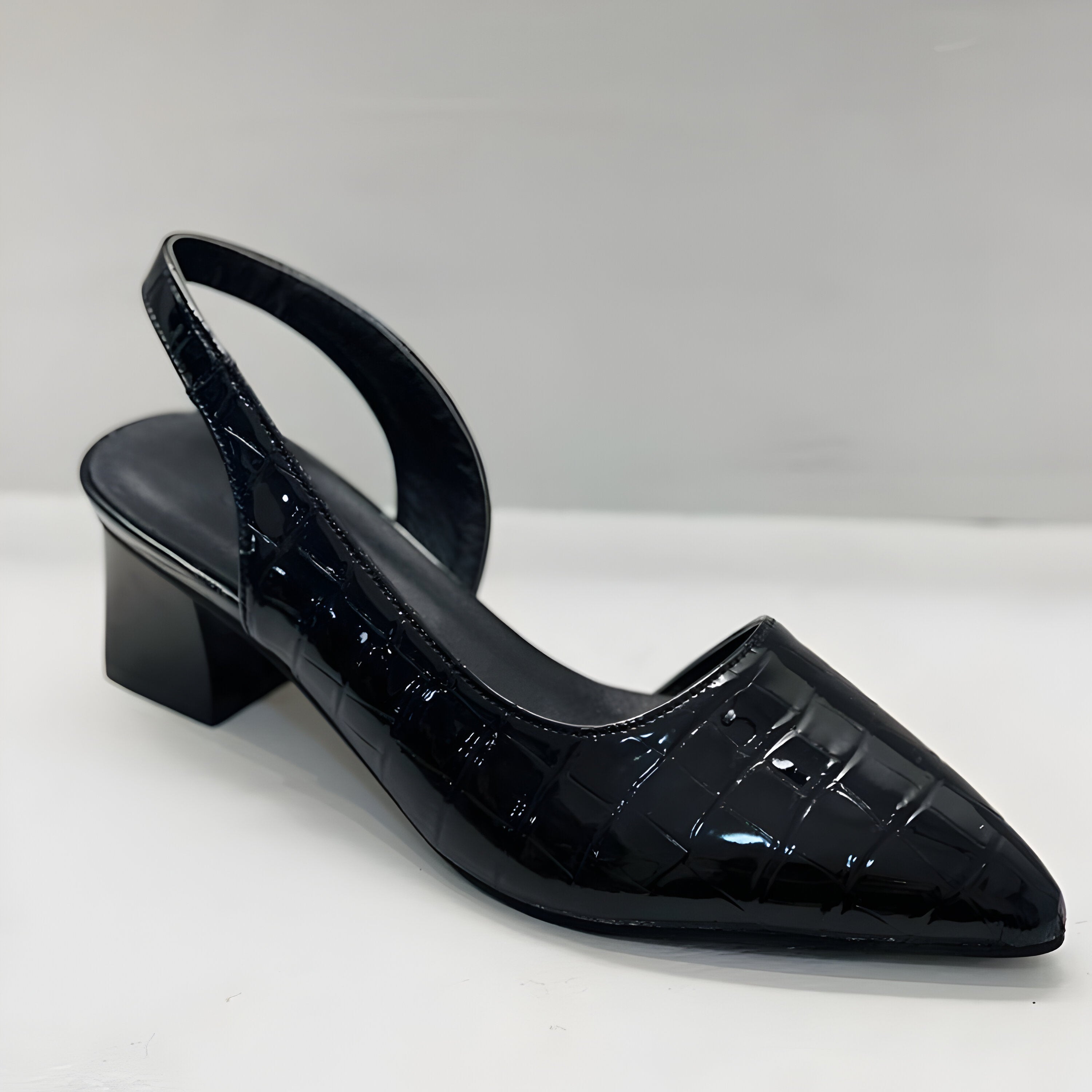 Zapatos de tacón ancho para mujer - tacones cuadrados y estilo sandalia - oficina