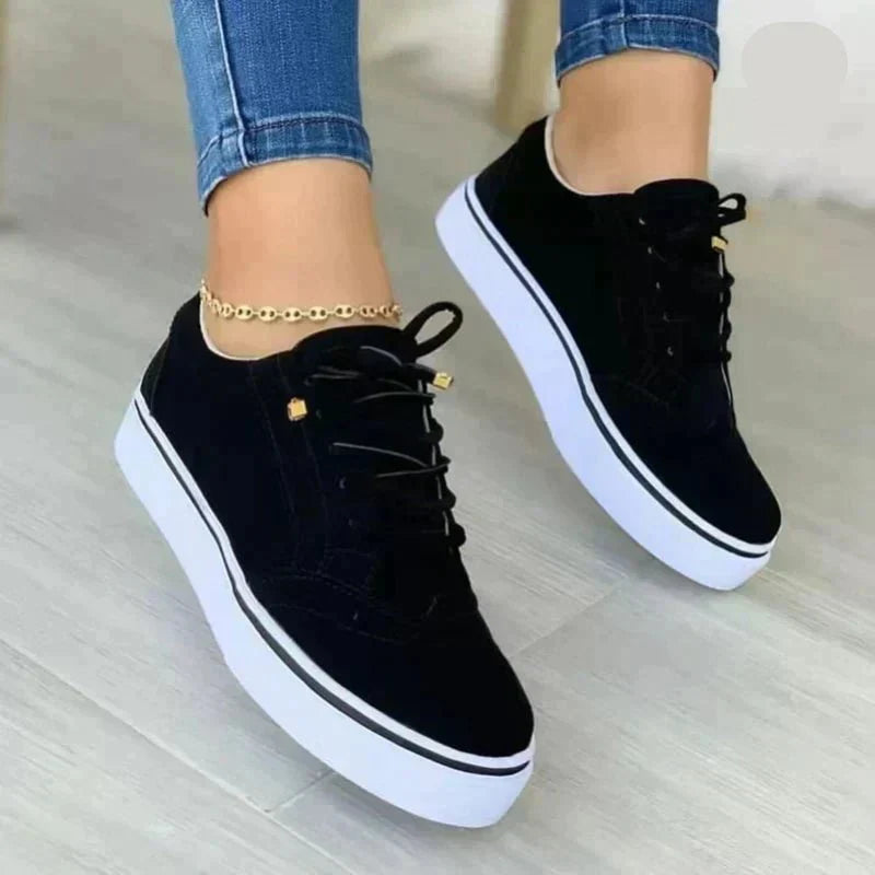 Sneakers donna con lacci — suola platform e dettagli traforati